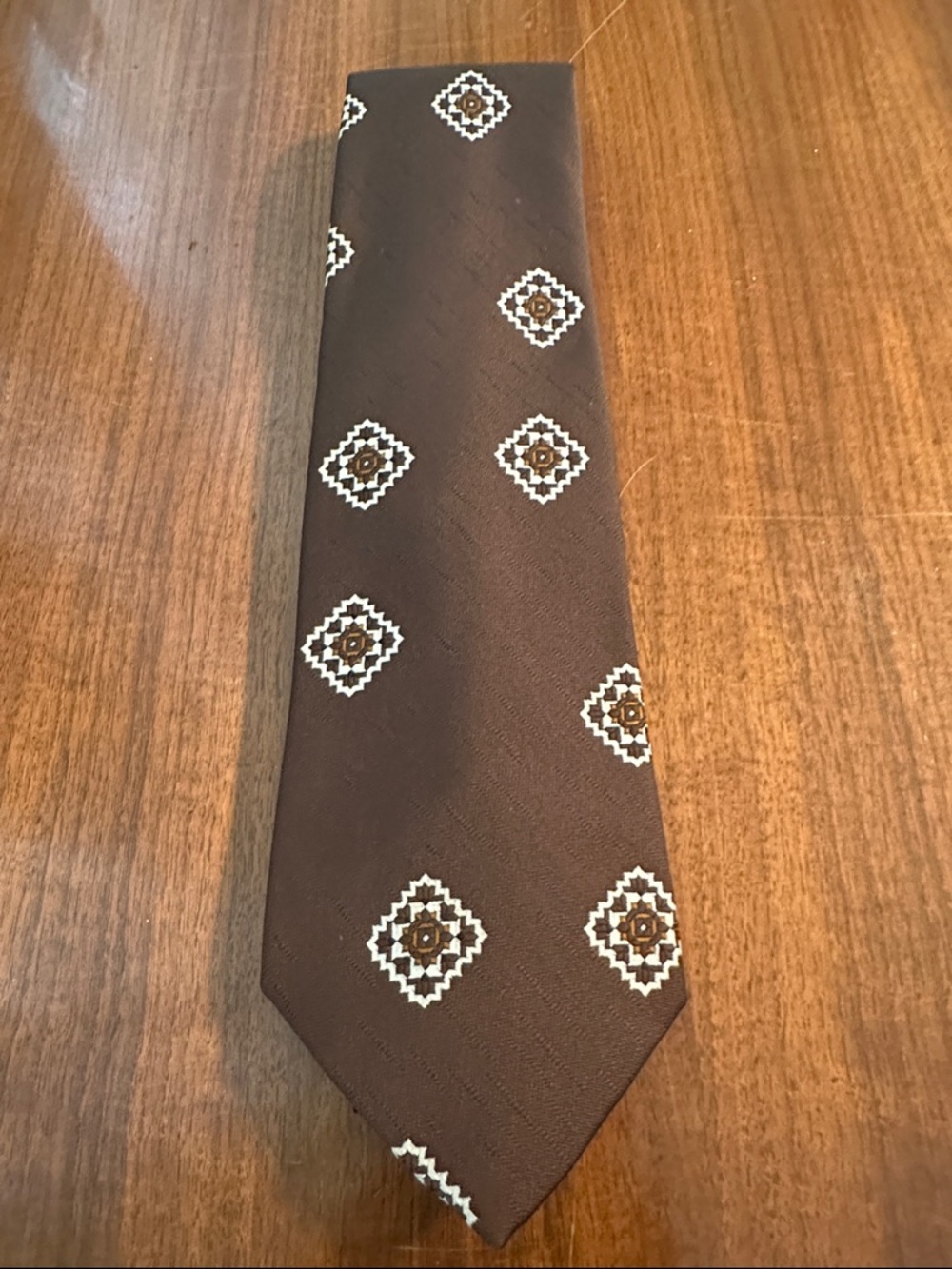 Vintage 70s Damon Brown Polyester Tie with White and‎ Tan Medallions